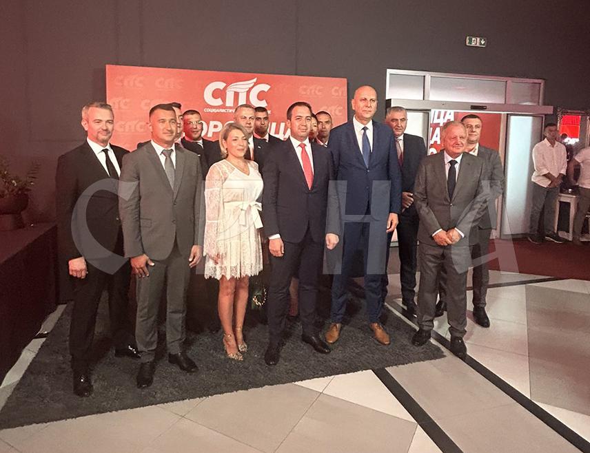 ЛАКТАШИ, 4. СЕПТЕМБРА /СРНА/ - Социјалистичка партија Српске /СПС/ очекује седам директних мандата у Народној скупштини Републике Српске и један директан мандат у Представничком дому Парламентарне скупштине БиХ, рекао је вечерас у Лакташима носилац листе СПС-а за Народну скупштину у Изборној јединици три Горан Селак.
