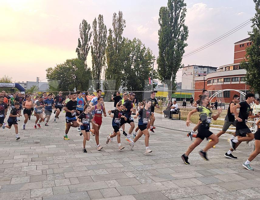 ИСТОЧНО НОВО САРАЈЕВО, 5. СЕПТЕМБРА /СРНА/ - Сара Лучић са Пала и Емир Хастор из Горажда најуспјешнији су учесници уличне трке "Атлетист 5К", која је вечерас одржана у Источном Новом Сарајеву и која је окупила око 400 учесника.