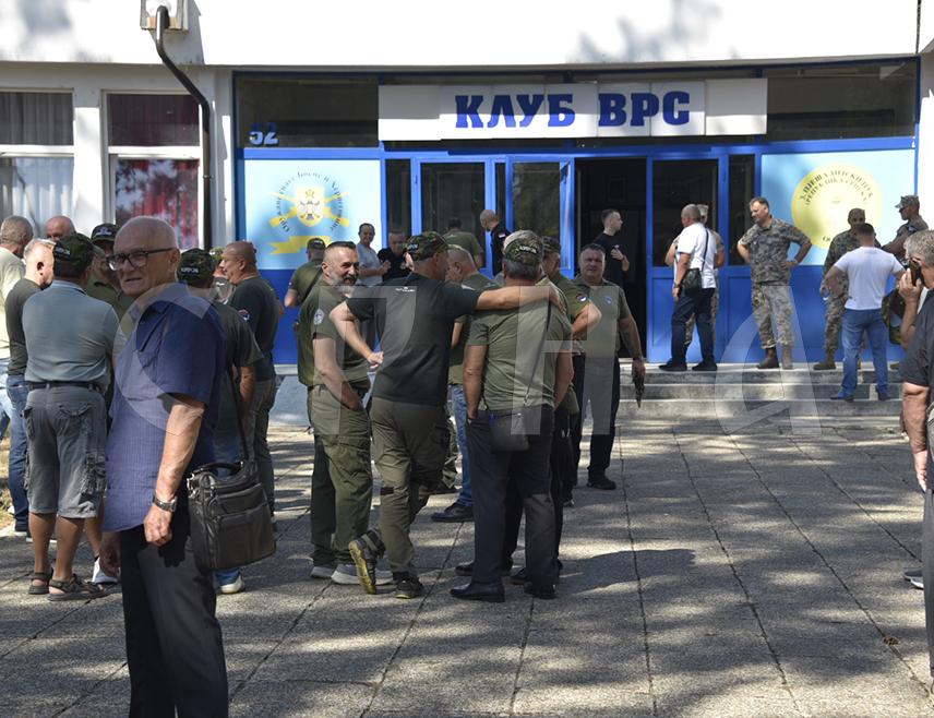 БАЊАЛУКА, 6. СЕПТЕМБРА /СРНА/ - Служењем парастоса за 69 погинулих бораца, Први батаљон војне полиције 1. Крајишког корпуса Војске Републике Српске обиљежио је данас у Бањалуци дан јединице и 35 година од почетка ратног пута.