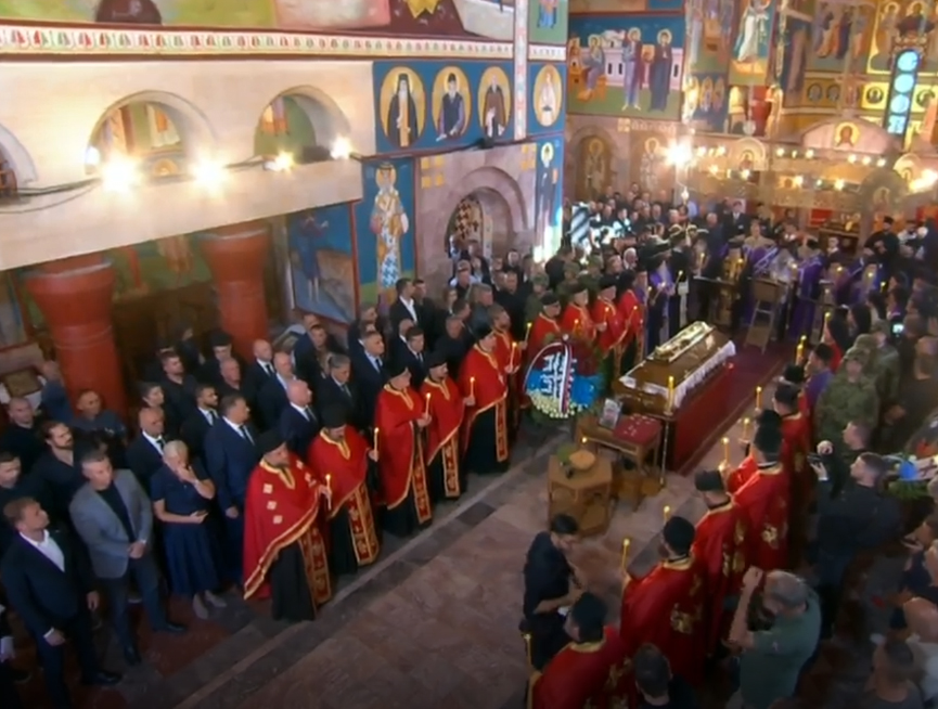 BELGRADE, SEPTEMBER 7 /SRNA/ – His Holiness Patriarch Porfirije of Serbia is serving a funeral service for General Ratko Mladić at St. Luke Church in the Vidikovac neighbourhood of Belgrade.