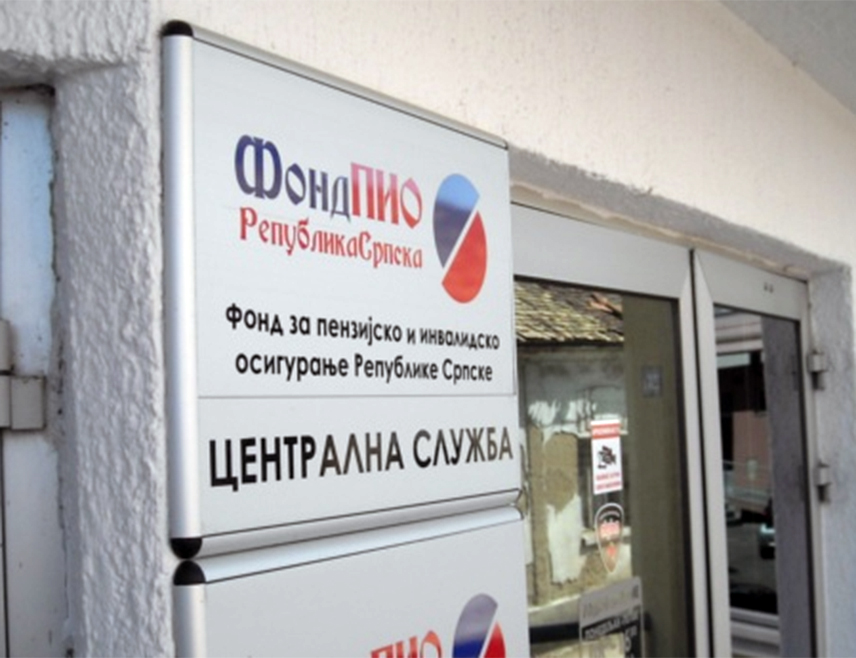 БИЈЕЉИНА, 8. СЕПТЕМБРА /СРНА/ - За 296.633 корисника права Фонда за пензијско и инвалидско осигурање Републике Српске данас је почела исплата августовских пензија увећаних за 3,55 одсто, саопштено је из Фонда.