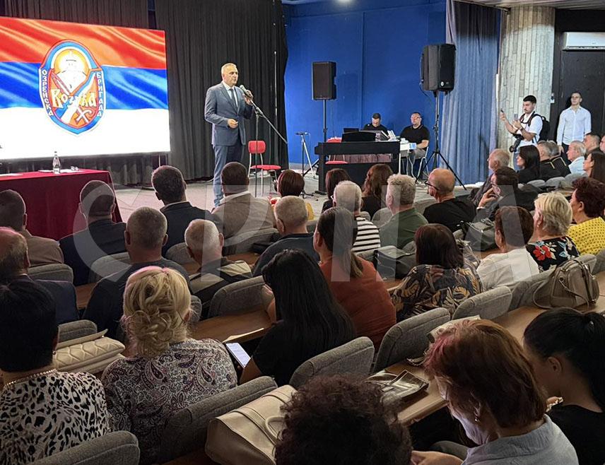 ДОБОЈ, 8. СЕПТЕМБРА /СРНА/ - Премијер Републике Српске Саво Минић, који је данас у Добоју присуствовао академији поводом 31 године од егзодуса Срба са Возуће, долине ријеке Криваје, те западног и јужног дијела Озрена, истакао је да сјећање није мржња већ опомена да се страдања не понове.