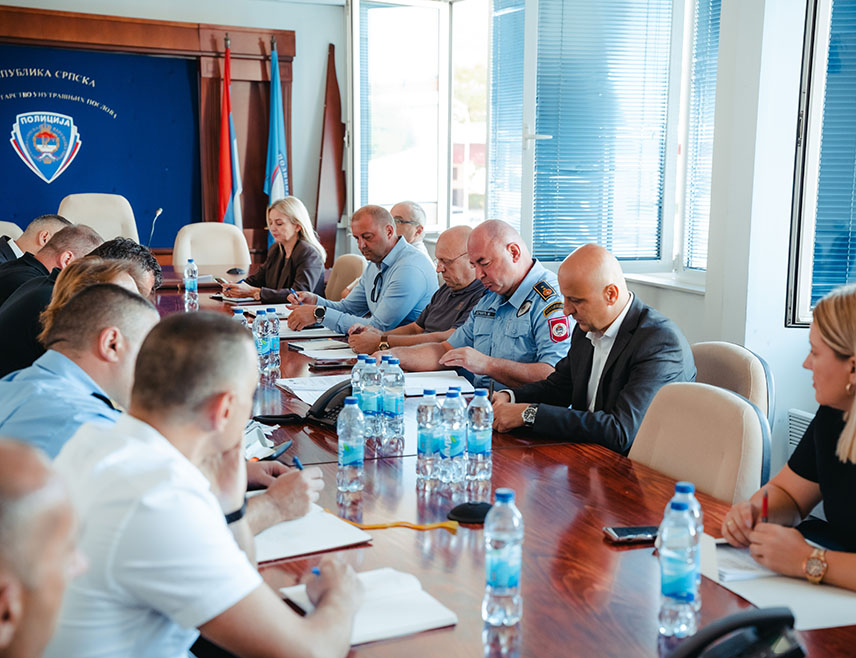 БАЊАЛУКА, 8. СЕПТЕМБРА /СРНА/ - Министарство унутрашњих послова Републике Српске предузеће све потребне мјере и радње из своје надлежности како би се обезбиједио повољан безбједносни амбијент за одржавање општих избора у БиХ, констатовано је на састанку Штаба безбједносне акције МУП-а Српске "Избори 2026".