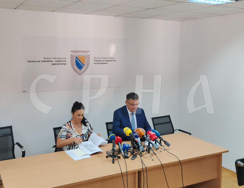 БАЊАЛУКА, 8. СЕПТЕМБРА /СРНА/ - Управа за индиректно опорезивање /УИО/ БиХ није у прилици да донесе ниједно рјешење о поврату ПДВ-а на куповину прве некретнине јер поједине институције немају техничке могућности за успостављање сарадње, изјавио је директор УИО Зоран Тегелтија.