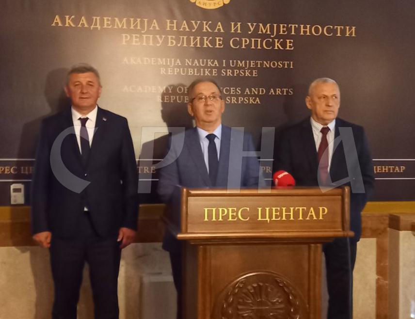 БАЊАЛУКА, 8. СЕПТЕМБРА /СРНА/ - У Бањалуци ће 8. и 9. октобар бити одржан скуп који ће окупити научнике које потичу из Србије и Републике Српске, а данас  раде у иностранству, најављено је након састанка ресорних министара Српске и Србије Драге Мастиловића и Беле Балинта.