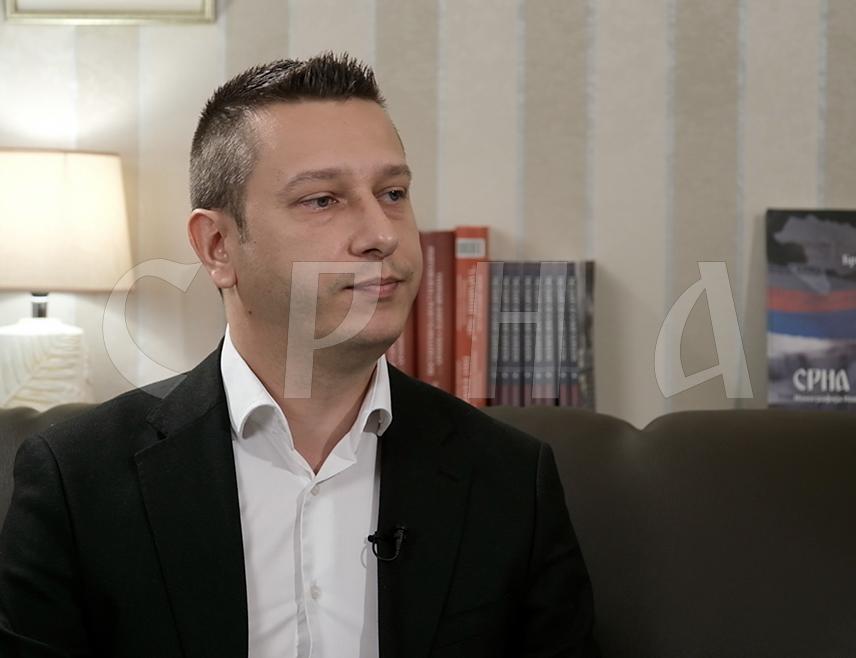 САРАЈЕВО, 8. СЕПTЕМБРА /СРНА/ - Замјеник министра одбране у Савјету министара Александар Гогановић позвао је Елмедина Конаковића да објави које је мјеродавно тијело БиХ доставило службени извјештај и документацију против војног аташеа Србије Милана Дулановића и шта му се ставља на терет.