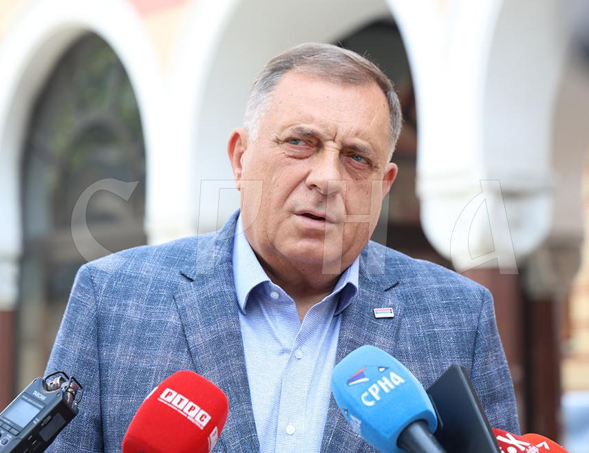 БАЊАЛУКА, 8. СЕПТЕМБРА /СРНА/ - Предсједник Милорад Додик рекао је да право на сјећање није злочин нити је право на сахрану пријетња, али да нико не може да одузме право одупријети се колонијалном моралисању, па ни специјални изасланик Велике Британије за западни Балкан Карен Пирс која поново изриче осуде које јој не припадају.