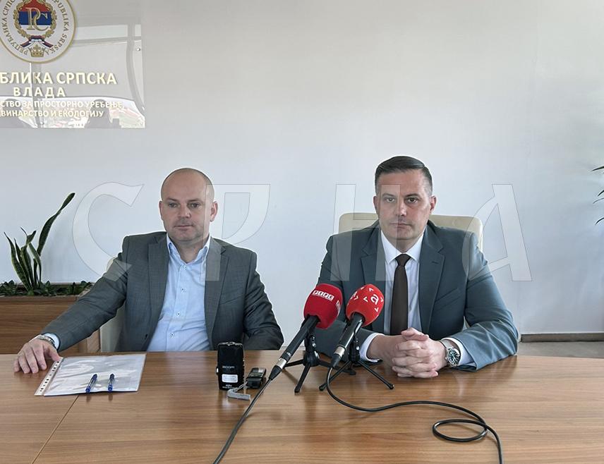 БАЊАЛУКА, 9. СЕПТЕМБРА /СРНА/ - Влада Републике Српске расписала је данас позив за додјелу средстава за спровођење мјера енергетске ефикасности у индивидуалним стамбеним објектима за 2026. годину, рекао је министар за просторно уређење, грађевинарство и екологију Српске Бојан Випотник.