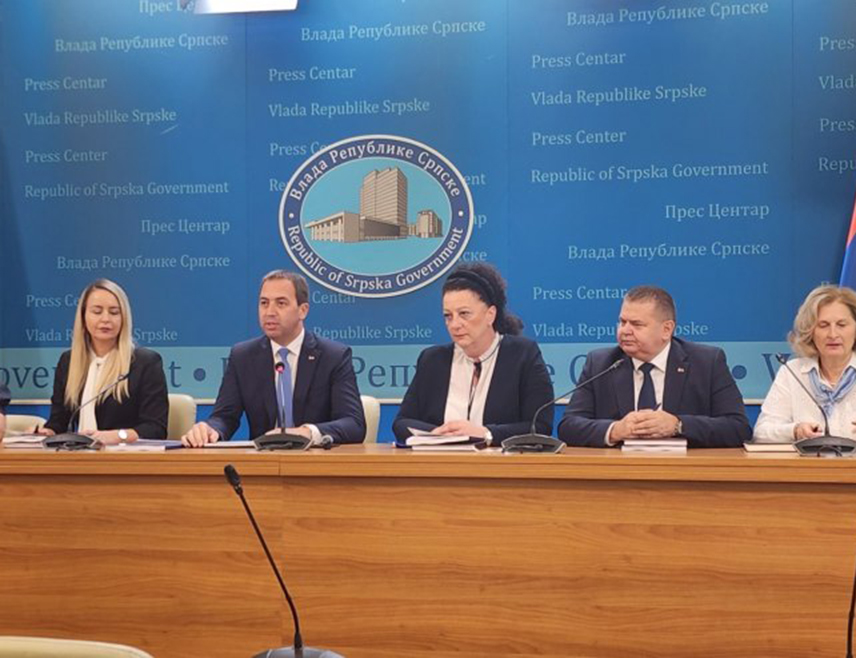 БАЊАЛУКА, 9. СЕПТЕМБРА /СРНА/ - Министар правде Републике Српске Горан Селак нагласио је да је ресорно министарство у протеклих годину дана успјешно реализовало програм рада и показало одговоран приступ у дјеловању.