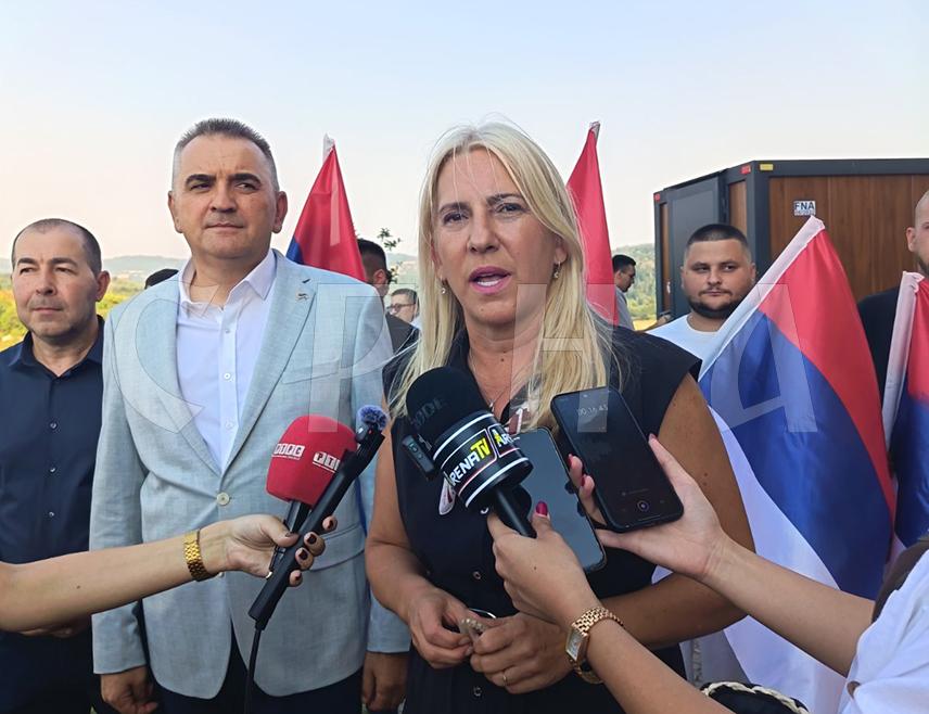 ЛОПАРЕ, 9. СЕПТЕМБРА /СРНА/ - СНСД је једина политичка снага која може да буде на челу сваког процеса, било да је ријеч о политичкој или уставној заштити Републике Српске и прављењу темеља за будућност, изјавила је данас у Лопарама кандидат СНСД-а за српског члана Предсједништва БиХ Жељка Цвијановић.