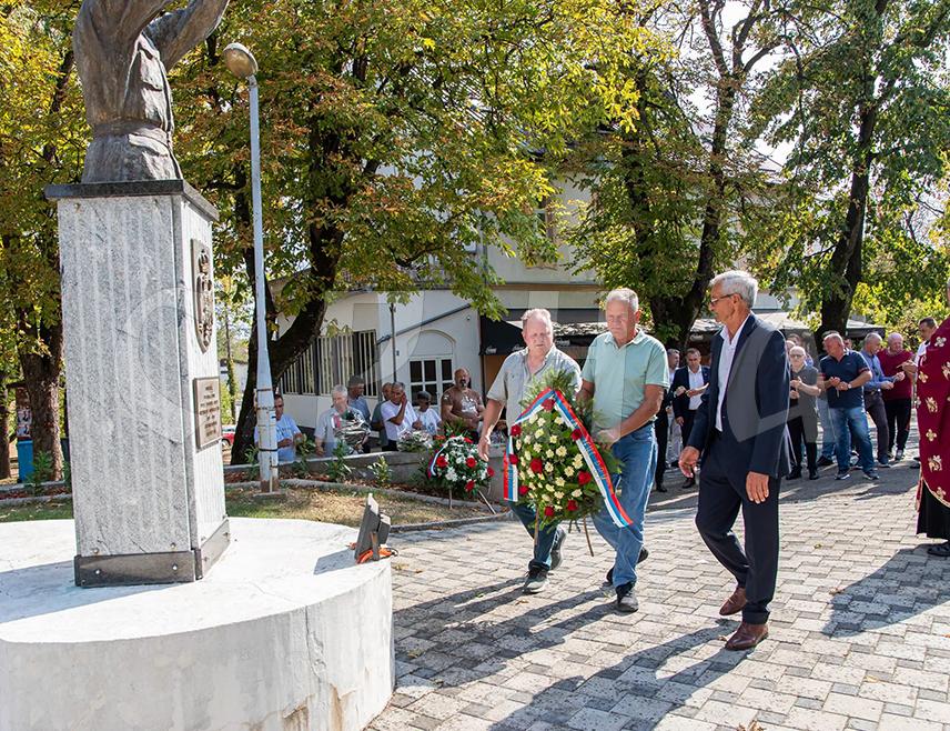 ПРЊАВОР, 9. СЕПТЕМБРА /СРНА/ - У Прњавору је данас обиљежен Дан ратних војних инвалида и поручено да се мора поштовати њихов допринос у одбрани Републике Српске.