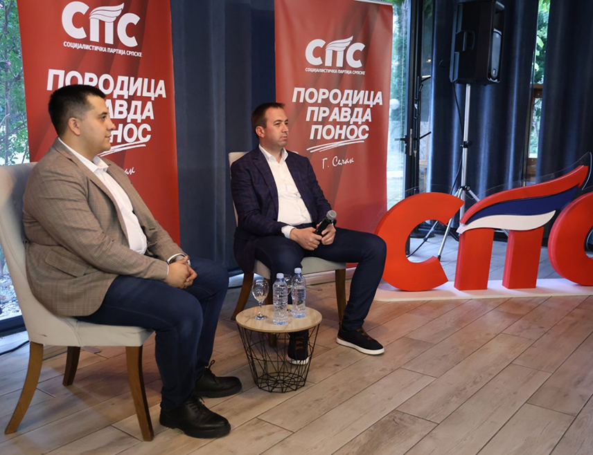 БАЊАЛУКА, 9. СЕПТЕМБРА /СРНА/ - Млади представљају једну од највећих снага Социјалистичке партије Српске и за њих су потребна најбоља могућа рјешења, рекао је вечерас предсједник странке Горан Селак.