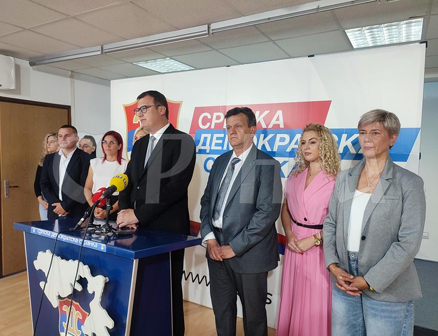 БАЊАЛУКА, 10. СЕПТЕМБРА /СРНА/ - Кандидат СДС-а за српског члана Предсједништва БиХ Маринко Божовић изјавио је да ће се залагати за дејтонску БиХ, састављену од два ентитета.