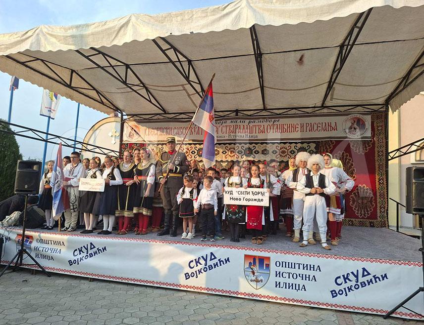 ISTOČNA ILIDŽA, SEPTEMBER 10 /SRNA/ - Five folklore groups performed today in the churchyard of the Church of the Holy Hieromartyr Petar of Dabar-Bosnia in Vojkovići as part of the cultural and artistic program of the 20th All-Serbian Assembly of Cultural Creativity of the Homeland and the Diaspora.