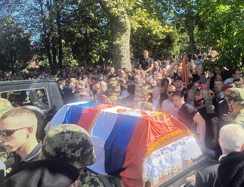 ПАРИЗ, 11. СЕПТЕМБРА /СРНА/ - Срби су током рата у БиХ били жртве велике дезинформативне кампање која их је демонизовала, а такав наратив оживљен је након смрти генерала Ратка Младића и његове сахране, пише Фредерик Сајо у ауторском тексту за француски недјељник "Валер актуел".