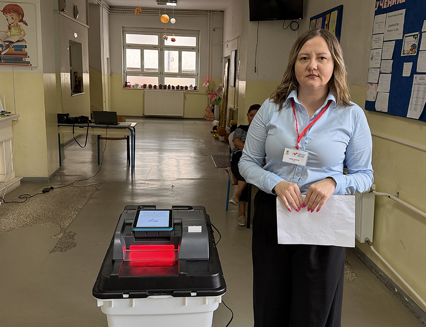 DOBOJ, SEPTEMBER 11 /SRNA/ – A large number of Doboj residents turned out for the trial elections this morning, but were unable to vote because the Central Election Commission /CEC/ of BiH failed to deliver the ballots, said Nada Đekić, a representative of the Doboj City Election Commission.
