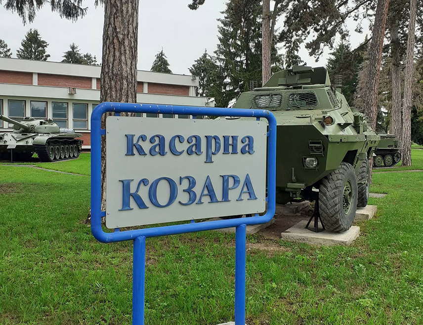 БАЊАЛУКА, 13. СЕПТЕМБРА /СРНА/ - Предсједник Републике Српске Синиша Каран и српски члан Предсједништва БиХ Жељка Цвијановић присуствоваће данас обиљежавању крсне славе Православне војне капеле Светих новомученика јасеновачких у Касарни "Козара" у Бањалуци.