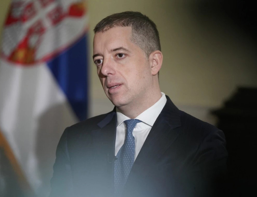 БЕОГРАД, 12. СЕПТЕМБРА /СРНА/ - Елмедин Конаковић више се не понаша као министар иностраних послова у Савјету министара већ као човјек који води перманентну предизборну кампању на рачун међуетничких и дипломатских односа и регионалне стабилности, изјавио је министар спољних послова Србије Марко Ђурић.