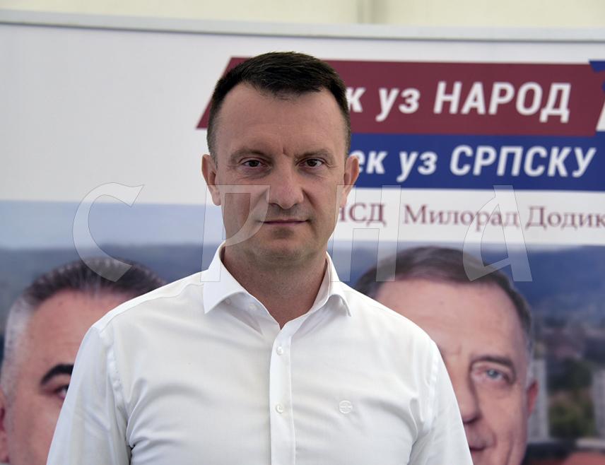 БАЊАЛУКА, 12. СЕПТЕМБРА /СРНА/ - Кандидат СНСД-а за посланика у Народној скупштини Републике Српске у Изборној јединици три Горан Маричић рекао је да је политика СНСД-а јасна – очување Републике Српске и њеног интегритета.