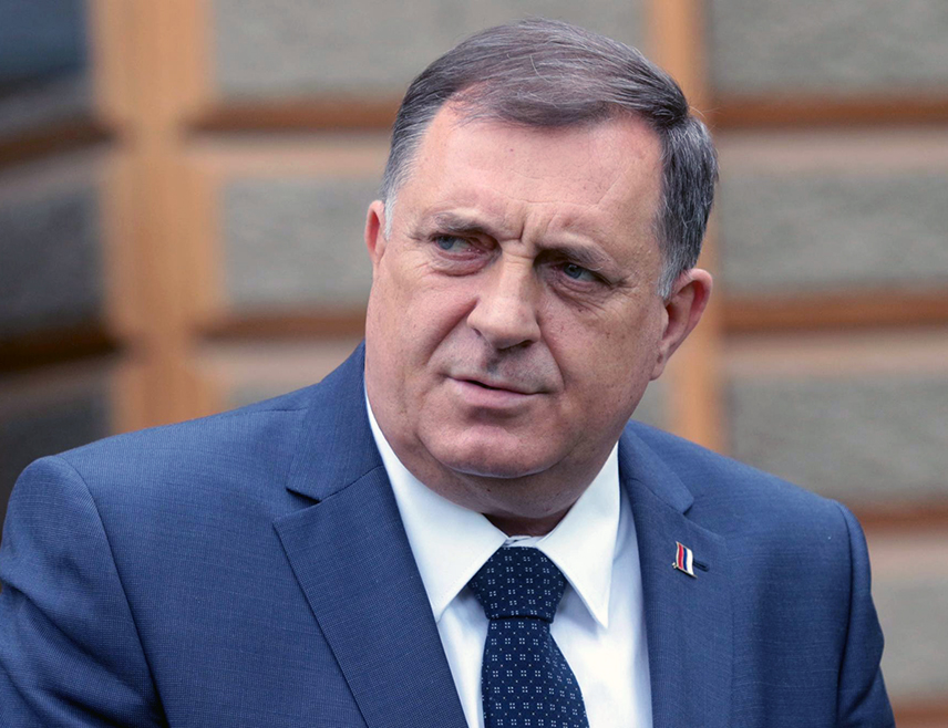 БАЊАЛУКА, 14. СЕПТЕМБРА /СРНА/ - Предсједник Милорад Додик изјавио је да је предсједник САД Доналд Трамп доказао у Даблину да велики државници мијењају свијет храброшћу да разумију друге и да данашњи састанак на коме ће потписати споразум чији је циљ успостављање независности од Велике Британије говори да се ближи крај ери доминације и колонизације.