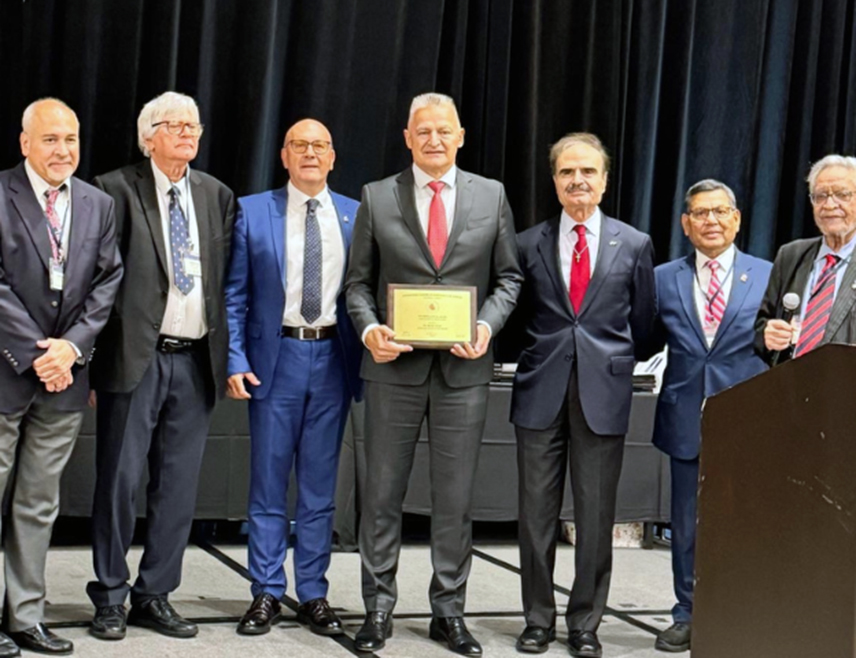 BANJA LUKA, SEPTEMBER 14 /SRNA/ – Acting Rector of the University of Banja Luka, Ranko Škrbić, has received the annual award of the North American Section of the International Academy of Cardiovascular Sciences for outstanding achievements in scientific research this year.