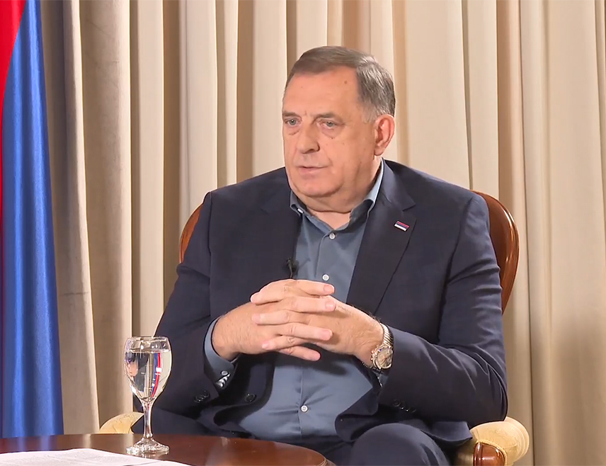 МОДРИЧА, 14. СЕПТЕМБРА /СРНА/ - Предсједник СНСД-а Милорад Додик изјавио је да одлука Сарајева да забрани прелет премијеру Србије Ђури Мацуту представља удар на све Србе.