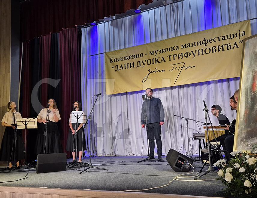 ПАЛЕ, 14. СЕПТЕМБРА /СРНА/ - Музички састав "Катера" из Источног Сарајева представио се вечерас паљанској публици богатим репертоаром духовне, свјетовне и ауторске музике, а концерт је био у знаку обиљежавања 10 година постојања овог састава.