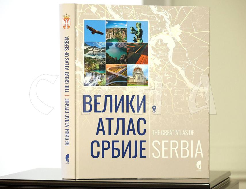 БАЊАЛУКА, 15. СЕПТЕМБРА /СРНА/ - Све основне школе у Републици Српској добиће комплете графика посвећених великанима српске књижевности и историје, као и "Велики атлас Србије", а ова акција припремљена је поводом заједничког обиљежавања Дана српског јединства, слободе и националне заставе, истакао је данас предсједник Српске Синиша Каран.