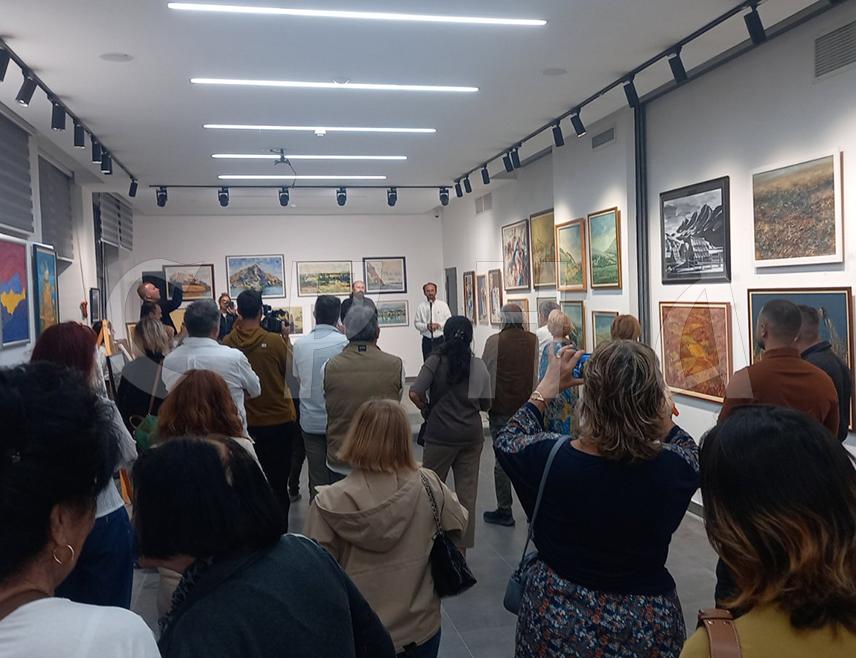 ИСТОЧНА ИЛИЏА, 15. СЕПТЕМБРА /СРНА/ - У Галерији "Жарко Видовић" у Источној Илиџи вечерас је отворена јубиларна изложба "Десет ликовних сабора 2014–2026" коју је приредило Удружење љубитеља умјетности Пале.