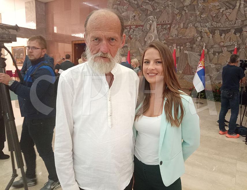 BELGRADE, SEPTEMBER 16 /SRNA/ - Writer and war correspondent Nebojša Jevrić, who was decorated on the occasion of Serbian Unity, Freedom and National Flag Day, told SRNA that the strength of the Serb people lies in unity, about which he has written numerous books, and that for him the Drina River has never been a border but rather the backbone of this people.
