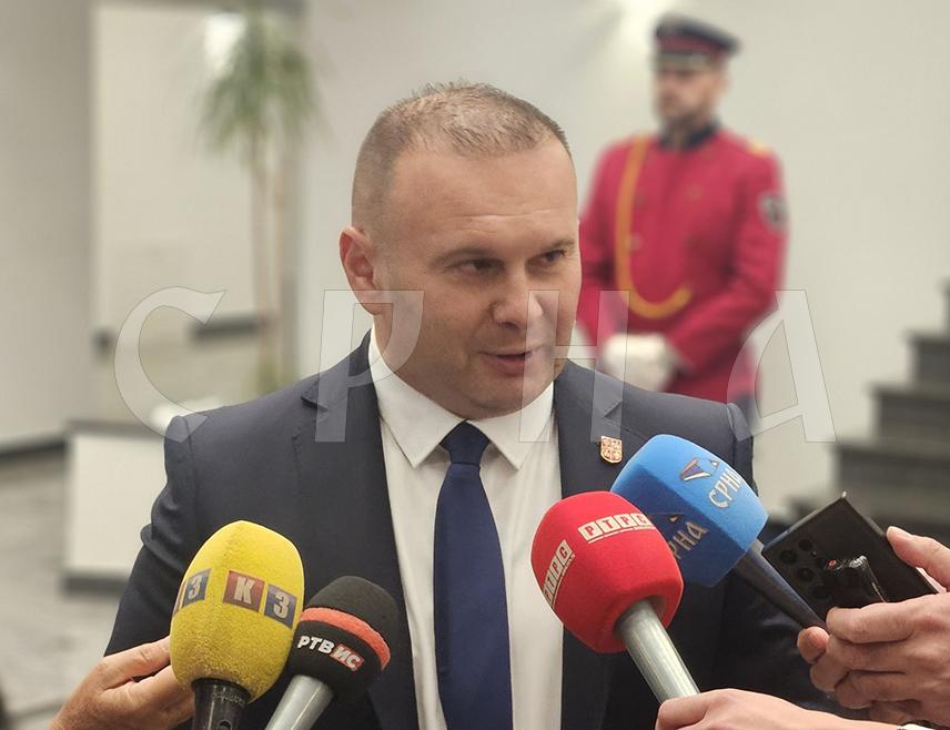 ИСТОЧНО САРАЈЕВО, 16. СЕПТЕМБРА /СРНА/ - Градоначелник Источног Сарајева Љубиша Ћосић поручио је вечерас да су за развој овог града заслужни људи који су одабрали да у њему живе и раде.