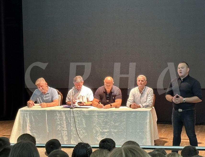 КОЗАРСКА ДУБИЦА, 17. СЕПТЕМБРА /СРНА/ - У Козарској Дубици данас је одржан историјски час о догађајима из септембра 1995. године када су се Дубичани одбранили од хрватске агресије и када је за само два дана страдало 46 становника ове општине.
