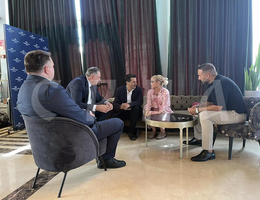 ЈЕРУСАЛИМ, 17. СЕПТЕМБРА /СРНА/ - Предсједник Милорад Додик састао се данас у Тел Авиву са израелским министром за питања дијаспоре и борбу против антисемитизма Амихајем Шиклијем, са којим је разговарао о односима Републике Српске и Израела.