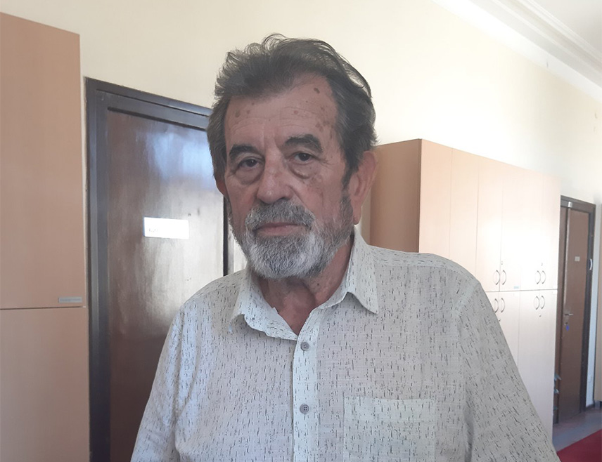 БЕОГРАД, 17. СЕПТЕМБРА /СРНА/ - Рочиште за бомбрадовање српских избјеглица на Петровачкој цести, које је било заказано за 25. септембар пред Вишим судом у Београду, одгођено је због болести члана вијећа и то ће успорити процес и изрицање пресуде четворици хрватских пилота, изјавио је Срни директор "Веритаса" Саво Штрбац.