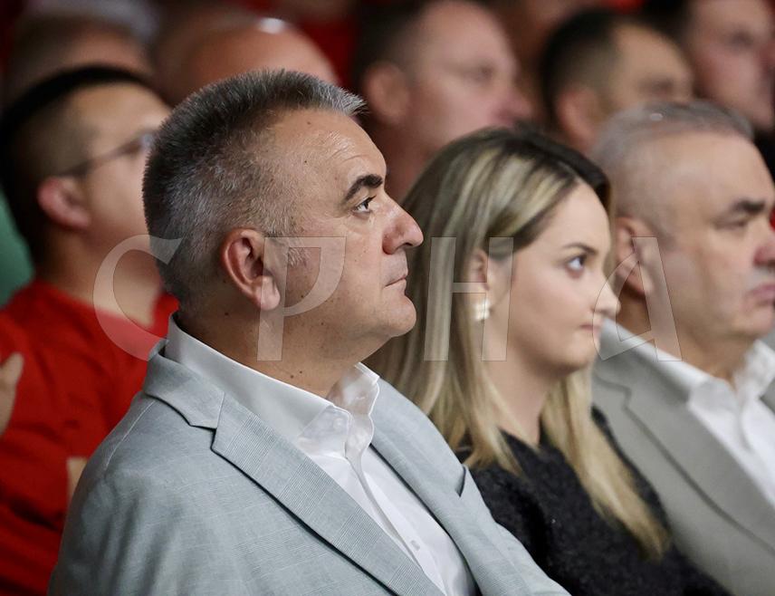 ВЛАСЕНИЦА, 17. СЕПТЕМБРА /СРНА/ - Кандидат СНСД-а за предсједника Републике Српске Саво Минић рекао је да му неко каже име једне велике државе у којој три функционера оду у Израел, Америку и Русију.