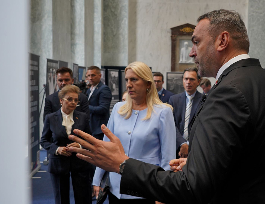 WASHINGTON, SEPTEMBER 22 /SRNA/ – The Republika Srpska Memorial Centre presented Learn about Suffering of Serbs exhibition at the US Congress which, through documents, testimonies and historical facts, speaks about the suffering of the Serb people throughout the 20th century.