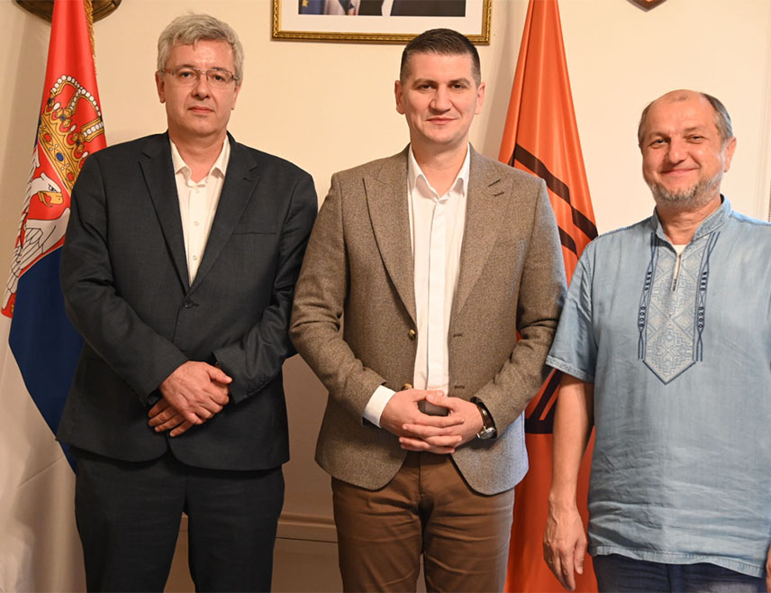 БЕОГРАД, 23. СЕПТЕМБРА /СРНА/ - У Пожаревцу је данас настављени "Дани Српске у Србији", те су представници овог града и Српске разговарали о повезивању установа културе, размјени програма и гостовањима умјетника, као и могућностима да се сарадња развија и изван оквира ове манифестације.