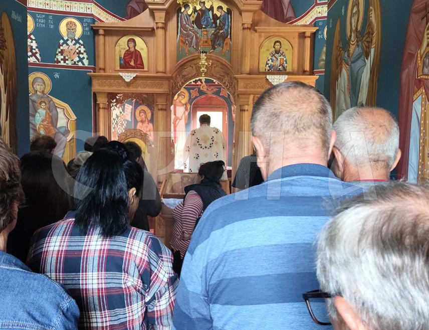 СРЕБРЕНИЦА, 24. СЕПТЕМБРА /СРНА/ - У цркви Свете Великомученице Марине у Подравању код Сребренице данас је служен парастос за 60 Срба, мјештана овог села погинулих у посљедњем рату, од којих је 32 цивила и војника убијено на данашњи дан 1992. године.