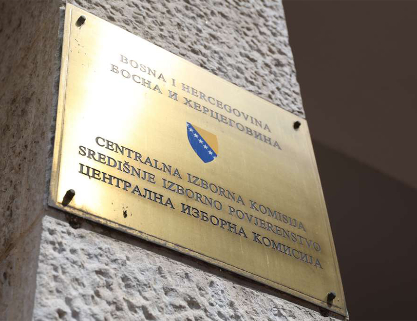 САРАЈЕВО, 24. СЕПТЕМБРА /СРНА/ - Централна изборна комисија /ЦИК/ БиХ казнила је на данашњој сједници Покрет "Сигурна Српска" /ПСС/ са укупно 15.000 КМ због злоупотребе дјеце у политичке сврхе и преурањене изборне кампање.