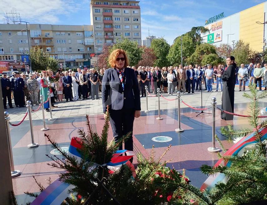 БИЈЕЉИНА, 24. СЕПТЕМБРА /СРНА/ - Министар управе и локалне самоуправе Републике Српске Сенка Јујић честитала је данас Бијељинцима Дан ослобођења од фашизма и истакла да је култура сјећања обавеза према прецима који су изборили слободу.