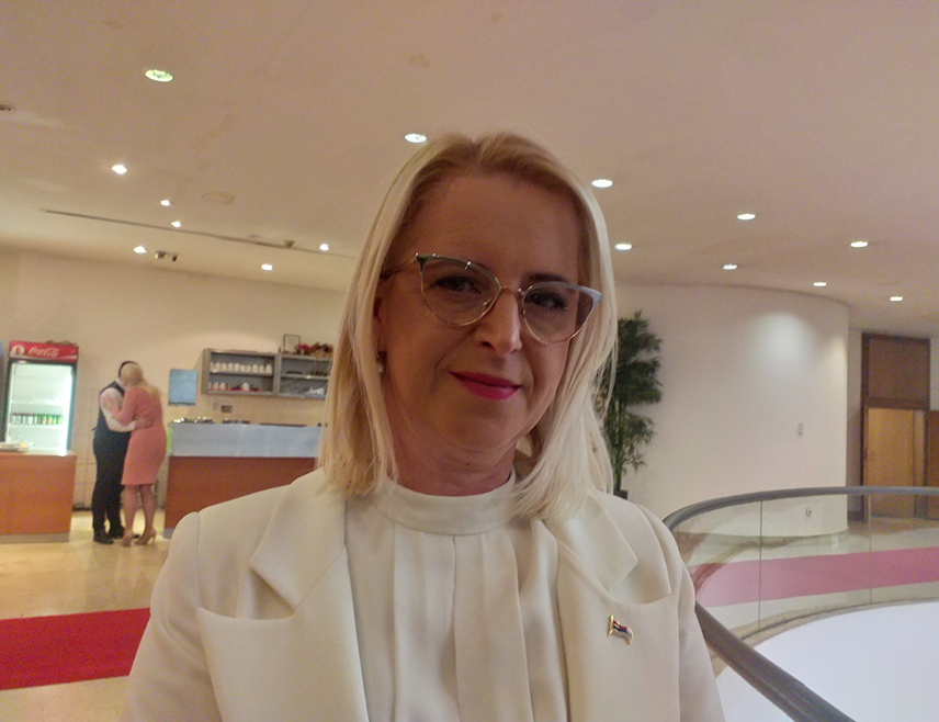 БАЊАЛУКА, 24. СЕПТЕМБРА /СРНА/ - То што су радили Жељка Цвијановић, Ана Тришић Бабић, Милорад Додик и цијела структура је заиста досад невиђени резултат на спољном плану, истакла је члан Предсједништва СНСД-а Сњежана Новаковић Бурсаћ.