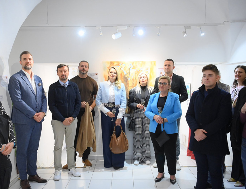 VIENNA, SEPTEMBER 24 /SRNA/ - An exhibition of works by academic painter Natalija Cimeša and photographer Dejan Čabrilo has opened at the Steiner Gallery in Vienna, seeking to bring Semberija and its rich cultural heritage closer to the Austrian public through art.