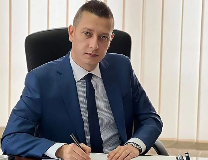 САРАЈЕВО, 25. СЕПТЕМБРА /СРНА/ - Замјеник министра одбране у Савјету министара Александар Гогановић изјавио је Срни да нестанак одређене количине нафте из складишта касарне у Новом Травнику поново указује на проблеме у систему одбране којима се мора посветити озбиљна пажња.