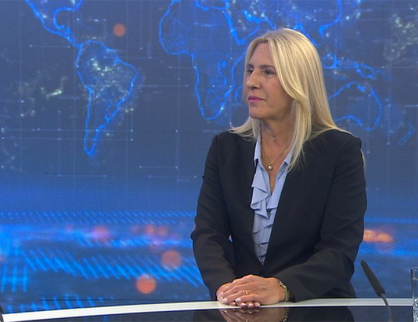 BANJA LUKA, SEPTEMBER 25 /SRNA/ - Serb member of the BiH Presidency Željka Cvijanović said tonight that Republika Srpska had taken the pressure off, that it was moving forward and that things would get better.