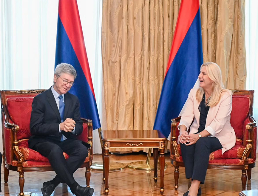 BANJA LUKA, SEPTEMBER 27 /SRNA/ - Serb member of the BiH Presidency Željka Cvijanović said Republika Srpska officials held important and substantive talks in Banja Luka today with Professor Jeffrey Sachs, one of the world's leading economists.