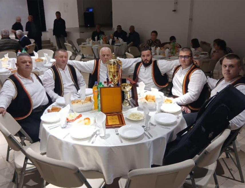 ФОЧА, 28. СЕПТЕМБРА /СРНА/ - Пјевачко друштво "Плави невени" из Фоче освојило је прво мјесто на Фестивалу "Мој Колашин пева" у Зубином Потоку.