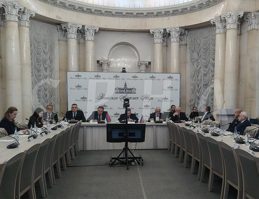 MOSCOW, SEPTEMBER 28 /SRNA/ – President Milorad Dodik stated that members of the Russian Academy of Sciences expressed a desire at a meeting in Moscow to establish further cooperation with the Academy of Sciences and Arts of Republika Srpska /ANURS/.