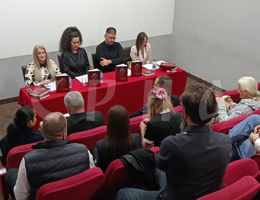 ЗВОРНИК, 28. СЕПТЕМБРА /СРНА/ - У Зворнику је вечерас предастављен први том сабраних дјела проте Марка С. Поповића Родољуба, чији је аутор и приређиваћ Марко Гојачић, парох столачки.