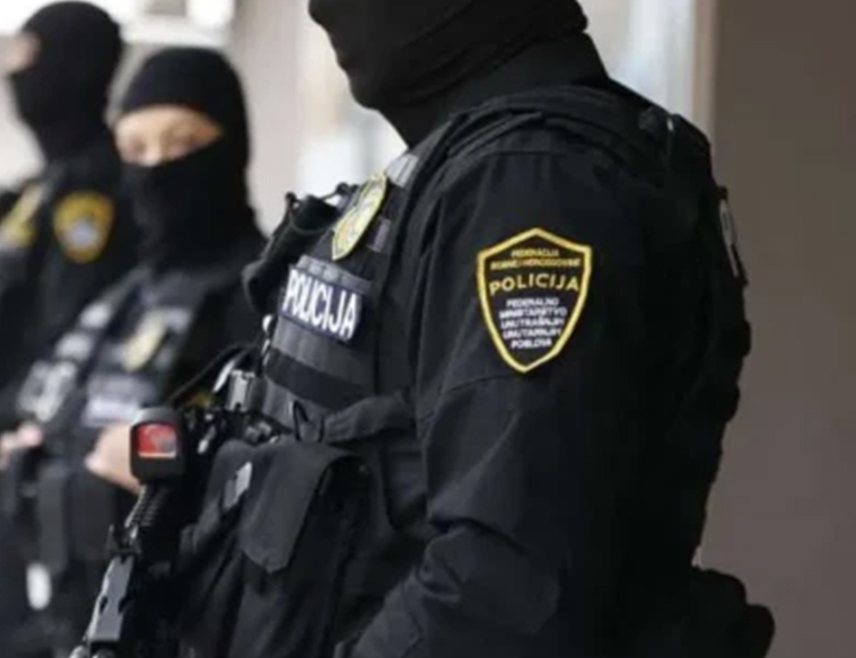 НЕУМ, 29. СЕПТЕМБРА /СРНА/ - Федерална управа полиције /ФУП/ од јутрос претреса просторије општине Неум и комуналног предузећа и привремено изузима документацију која би могла да послужи као доказ у истрази незаконитог одлагања отпада из Хрватске на неумском подручју.