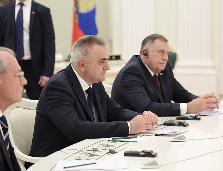 МОСКВА, 29. СЕПТЕМБРА /СРНА/ - Предсједник Милорад Додик изјавио је да је руски предсједник Владимир Путин одобрио да на постдипломских студијама Дипломатске школе Министарства иностраних послова Русије једна квота буде обезбијеђена за студенте из Републике Српске.